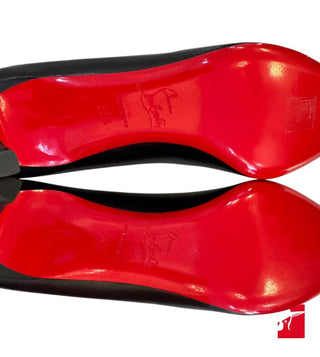 Christian Louboutin simple leather pump NEW size 38.5