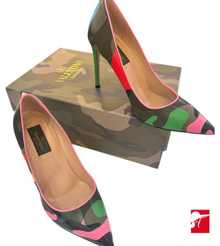 Valentino Garavani Camo leather pumps size 6.5 B